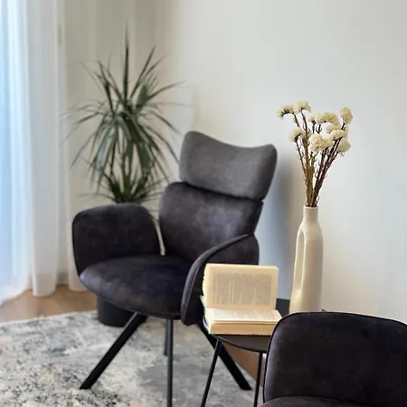 White Stone * マカルスカ