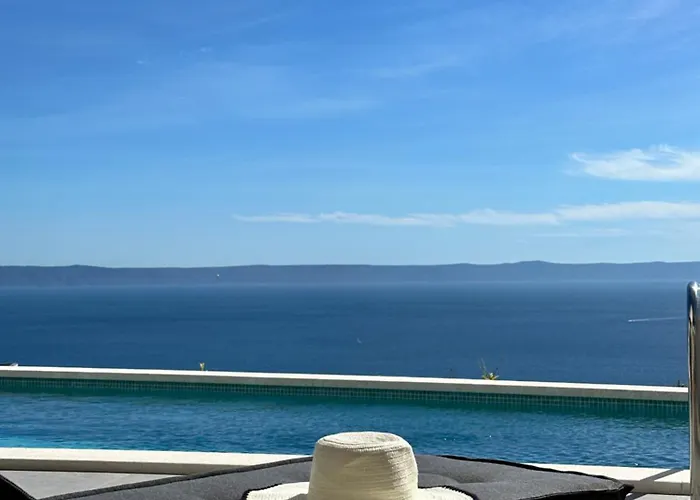 White Stone * マカルスカ